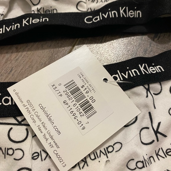 Calvin Klein Logo Bra And Underwear Set - Picture 3 of 3
